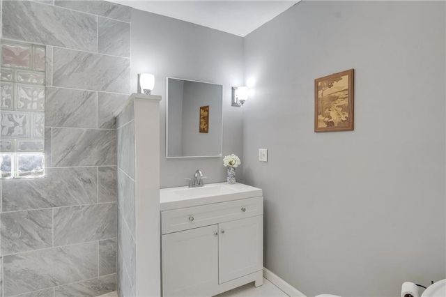 6 E 70th Terrace, Kansas City, MO 64113