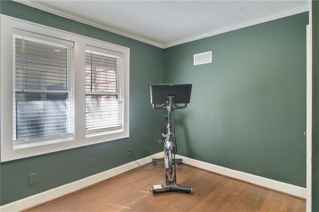 6 E 70th Terrace, Kansas City, MO 64113