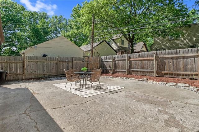 6 E 70th Terrace, Kansas City, MO 64113
