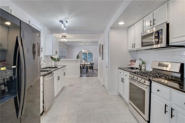 6 E 70th Terrace, Kansas City, MO 64113