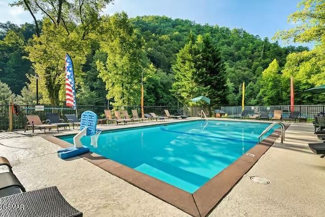 2645 Black Walnut Flats Road, Sevierville, TN 37862
