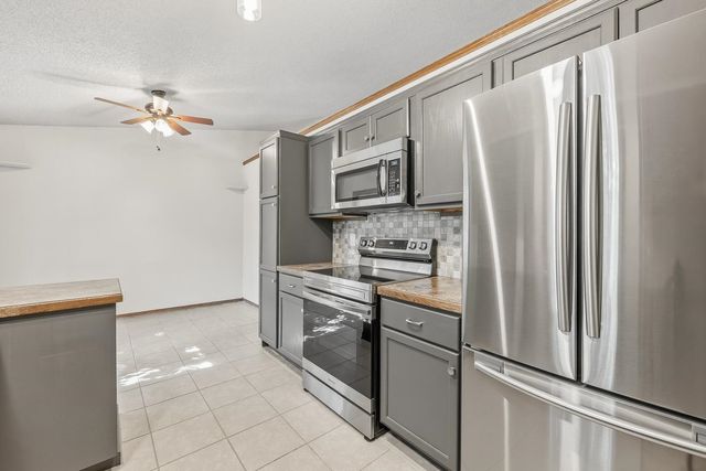 636 Dublin Dr, Andover, KS 67002