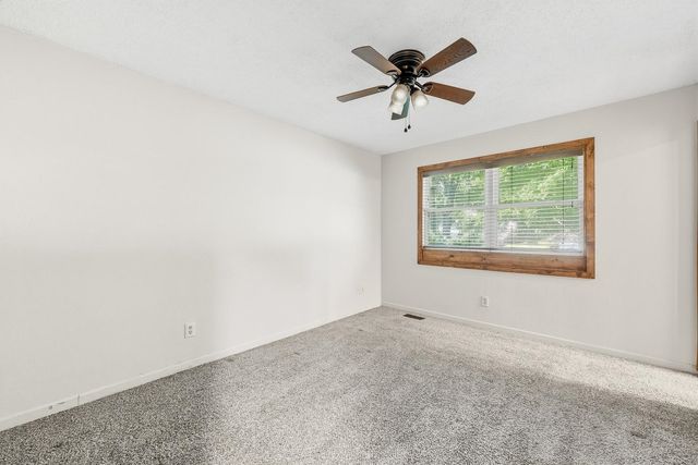 636 Dublin Dr, Andover, KS 67002