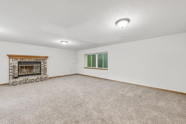 636 Dublin Dr, Andover, KS 67002