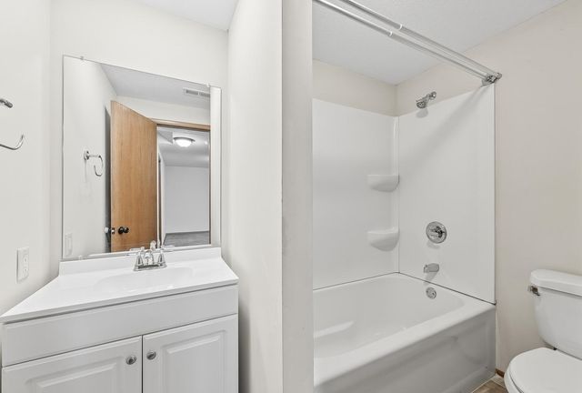 636 Dublin Dr, Andover, KS 67002