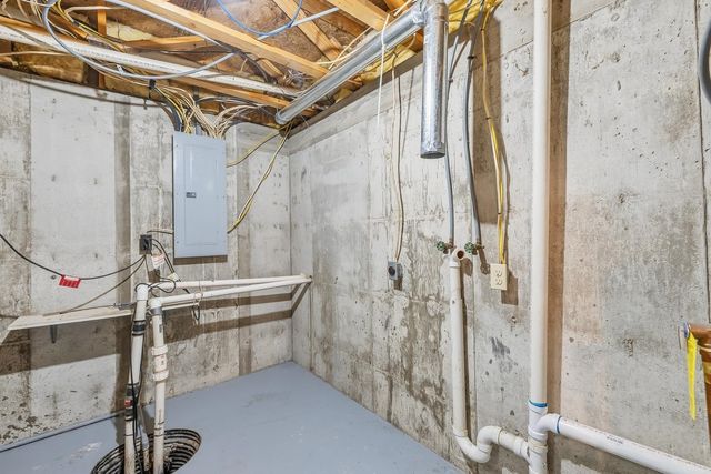 636 Dublin Dr, Andover, KS 67002