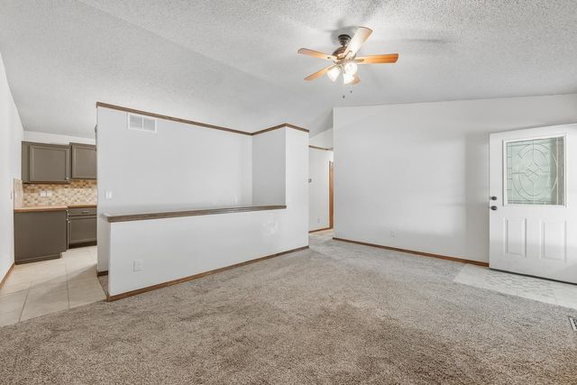 636 Dublin Dr, Andover, KS 67002