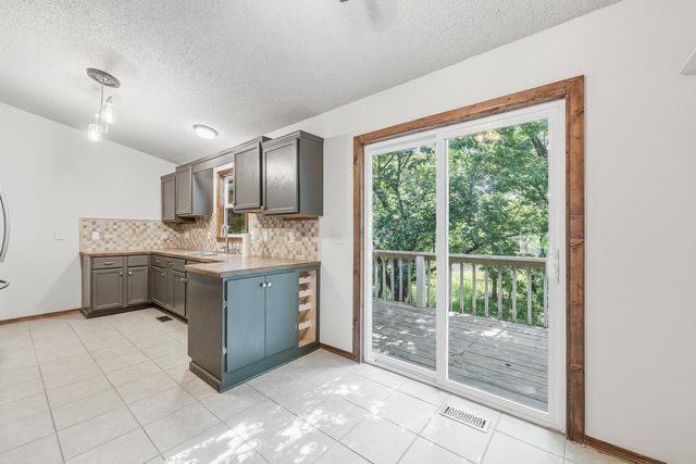 636 Dublin Dr, Andover, KS 67002