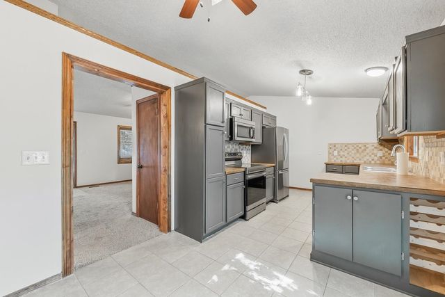 636 Dublin Dr, Andover, KS 67002
