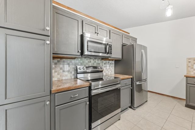 636 Dublin Dr, Andover, KS 67002