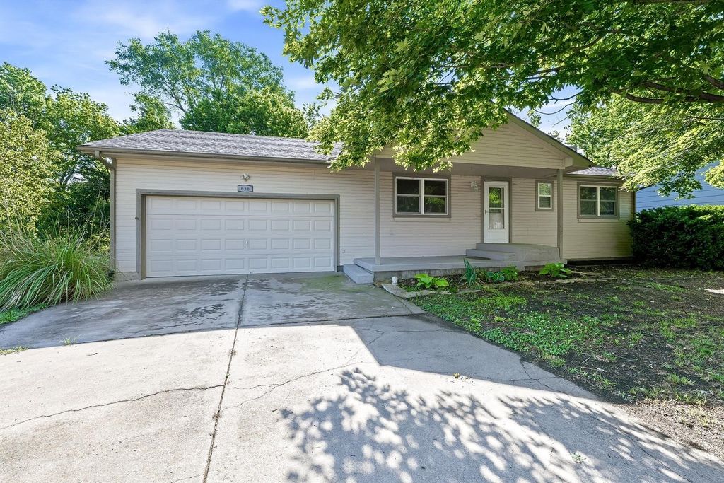 636 Dublin Dr, Andover, KS 67002