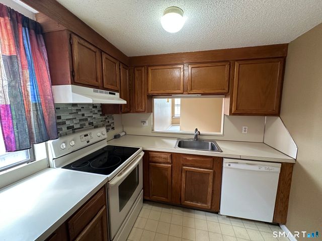 36 Essex Street 1C, Hartford, CT 06114