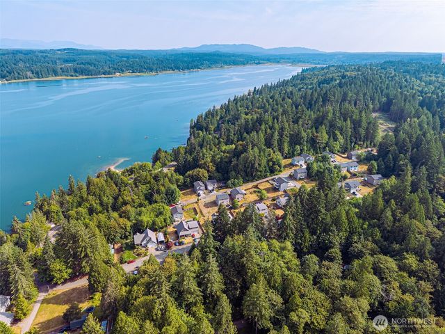 70 E Ellinor Peak Place, Belfair, WA 98528