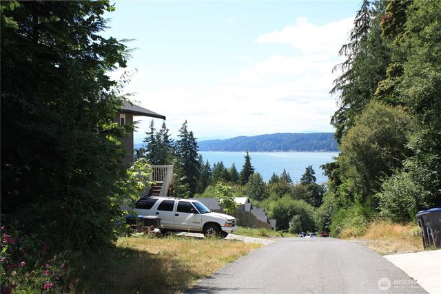 70 E Ellinor Peak Place, Belfair, WA 98528