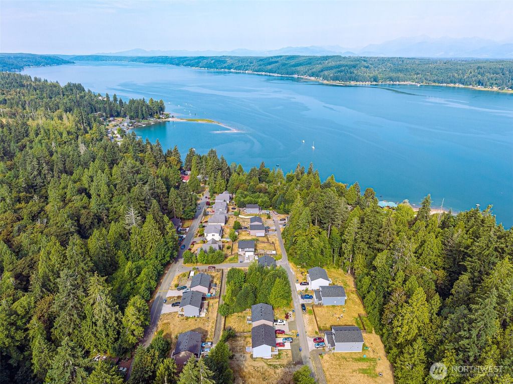 70 E Ellinor Peak Place, Belfair, WA 98528