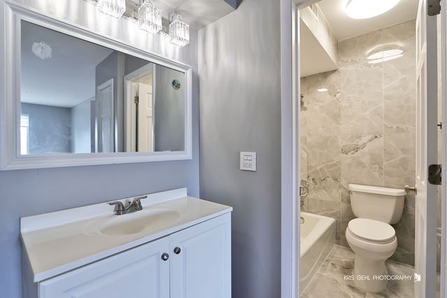 100 Clubhouse Lane 206, Lake Zurich, IL 60047