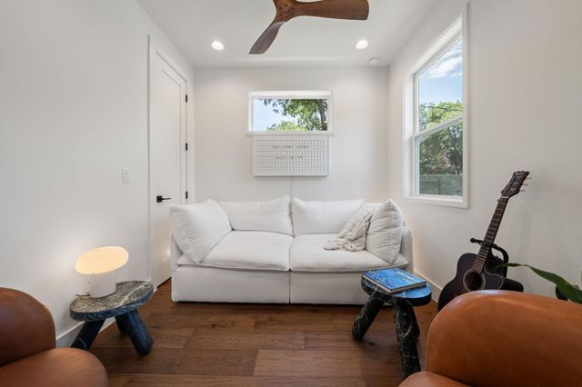 2609 Willow ST 2, Austin, TX 78702