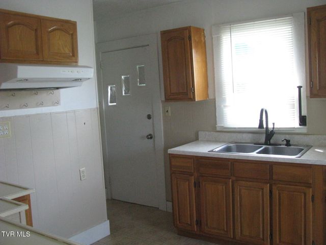 811 Crescent Street, Morristown, TN 37813