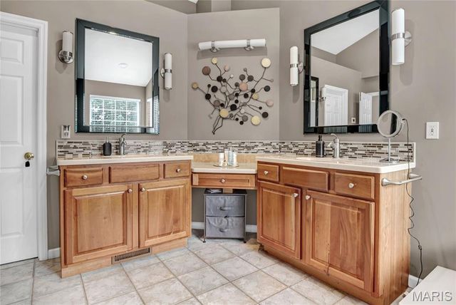 17655 Vintage Oak Drive, Wildwood, MO 63038