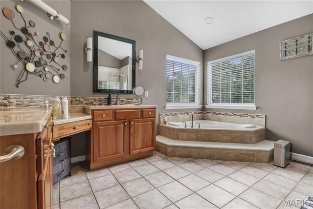 17655 Vintage Oak Drive, Wildwood, MO 63038