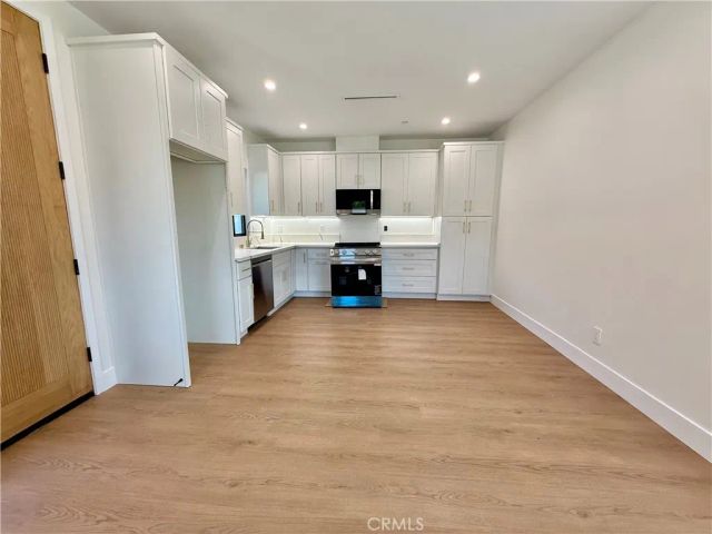 22130 Gault Street, Canoga Park, CA 91303
