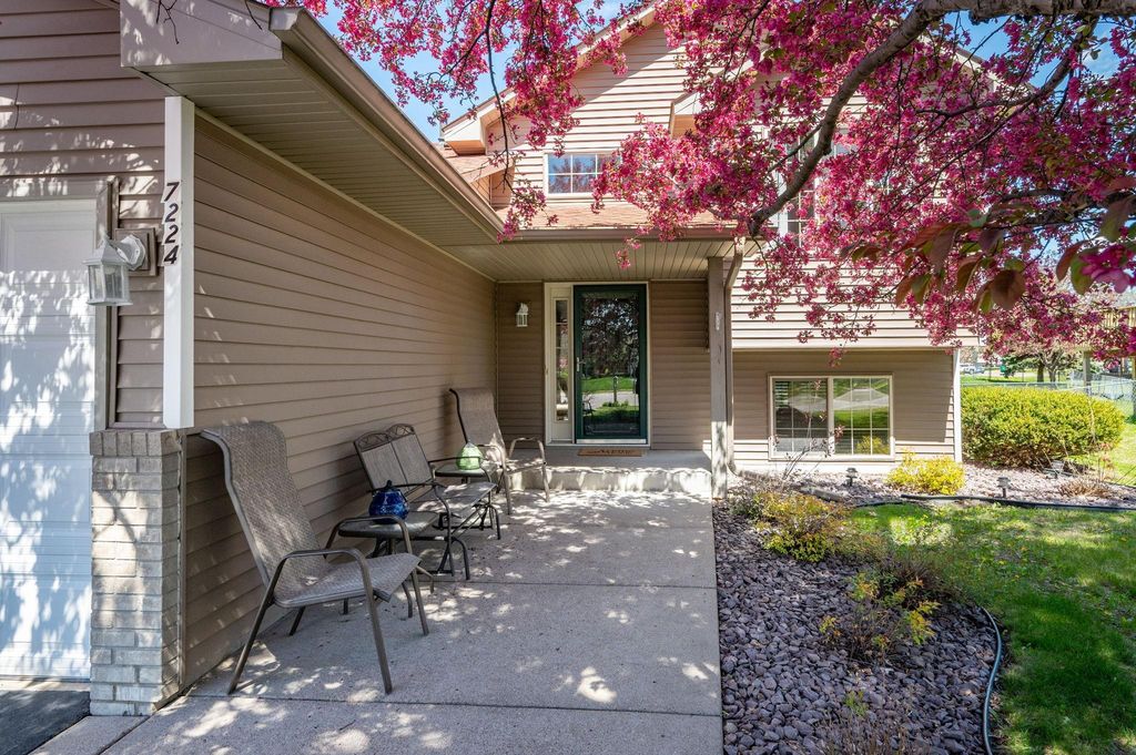 7224 Setzler Parkway, Brooklyn Park, MN 55445