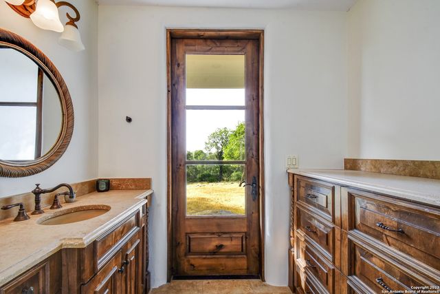 202 WATERSTONE PKWY, Boerne, TX 78006