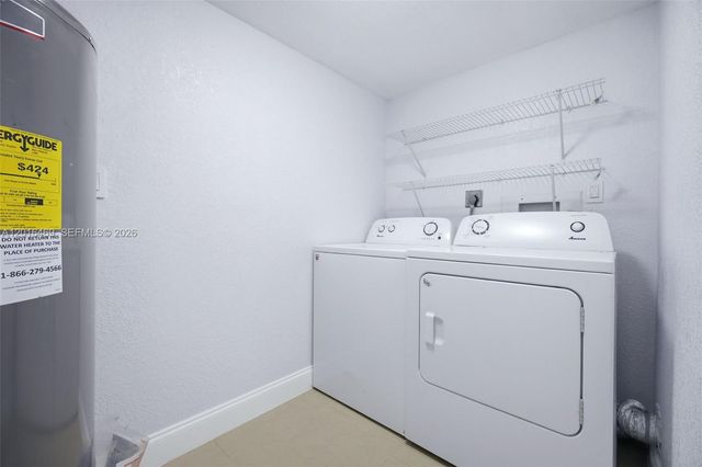 10941 N Lakeview Dr, Pembroke Pines, FL 33026