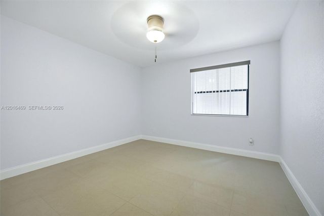 10941 N Lakeview Dr, Pembroke Pines, FL 33026