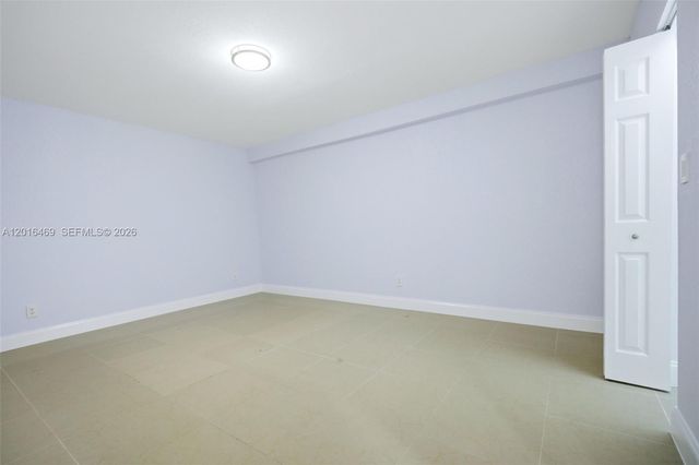 10941 N Lakeview Dr, Pembroke Pines, FL 33026