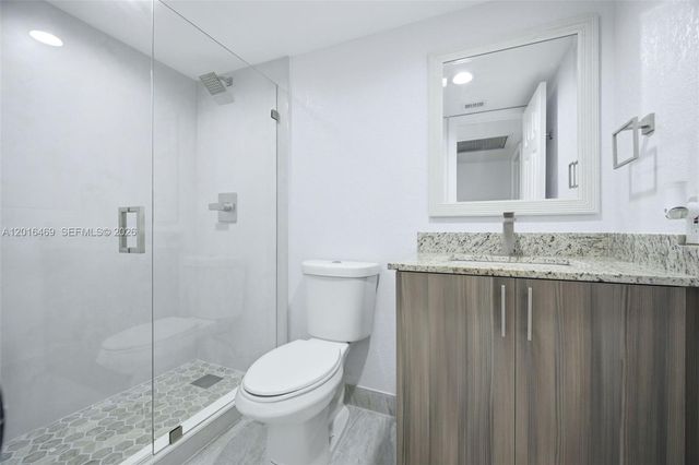 10941 N Lakeview Dr, Pembroke Pines, FL 33026