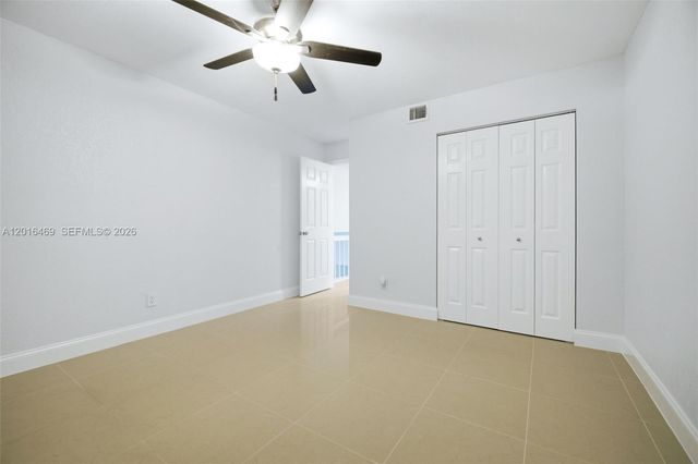 10941 N Lakeview Dr, Pembroke Pines, FL 33026