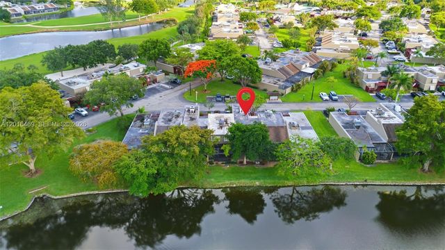 10941 N Lakeview Dr, Pembroke Pines, FL 33026