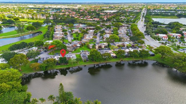 10941 N Lakeview Dr, Pembroke Pines, FL 33026