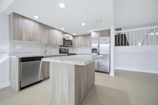 10941 N Lakeview Dr, Pembroke Pines, FL 33026