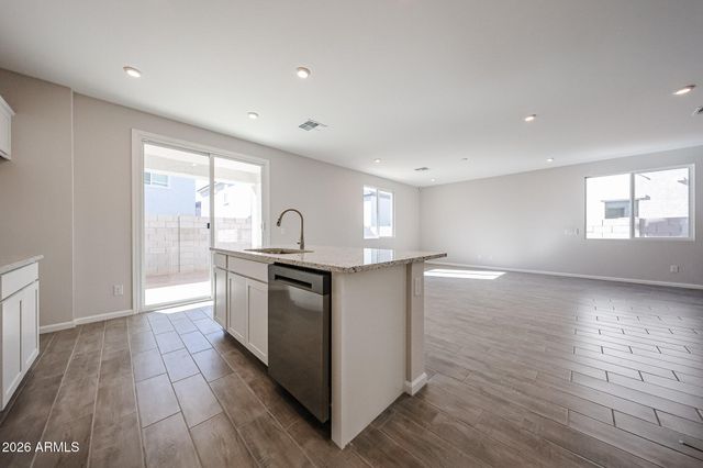 2713 E BOULDER Avenue, Apache Junction, AZ 85119