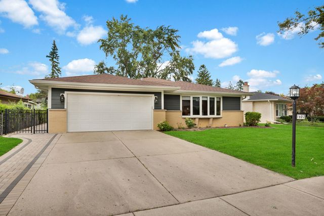 1602 N Oneida Lane, Mount Prospect, IL 60056