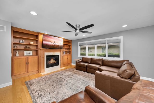 1602 N Oneida Lane, Mount Prospect, IL 60056