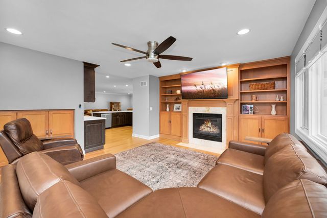 1602 N Oneida Lane, Mount Prospect, IL 60056