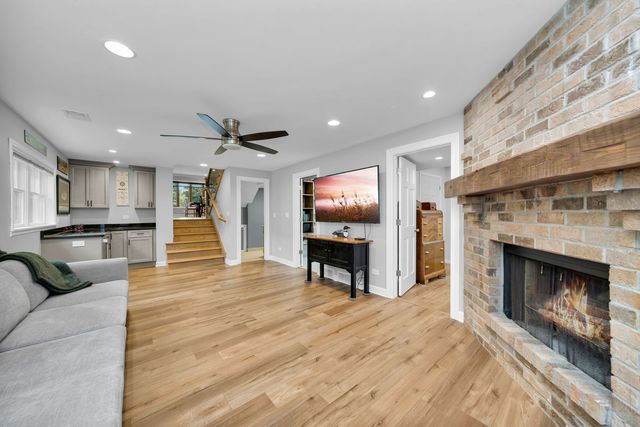 1602 N Oneida Lane, Mount Prospect, IL 60056