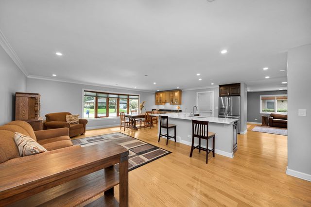 1602 N Oneida Lane, Mount Prospect, IL 60056