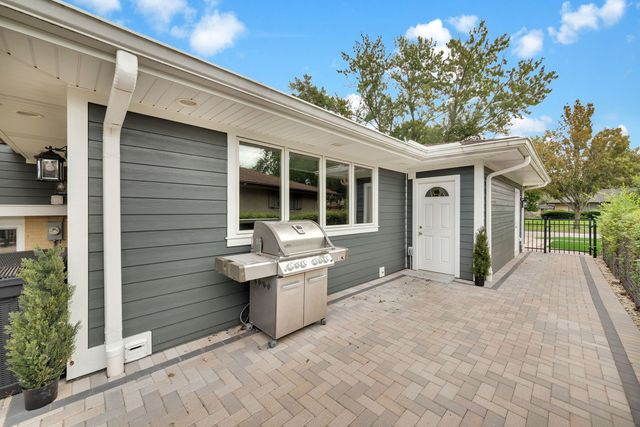 1602 N Oneida Lane, Mount Prospect, IL 60056