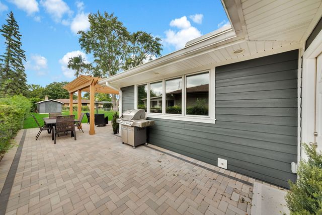 1602 N Oneida Lane, Mount Prospect, IL 60056