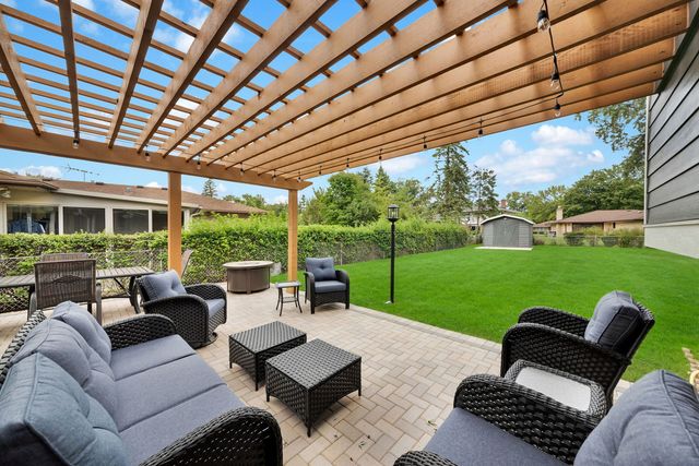 1602 N Oneida Lane, Mount Prospect, IL 60056