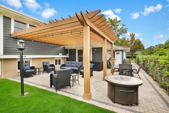 1602 N Oneida Lane, Mount Prospect, IL 60056