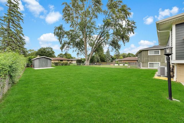 1602 N Oneida Lane, Mount Prospect, IL 60056