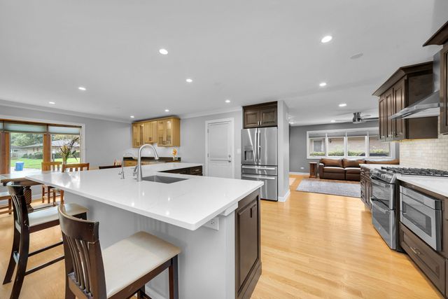1602 N Oneida Lane, Mount Prospect, IL 60056