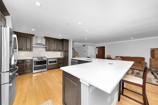 1602 N Oneida Lane, Mount Prospect, IL 60056