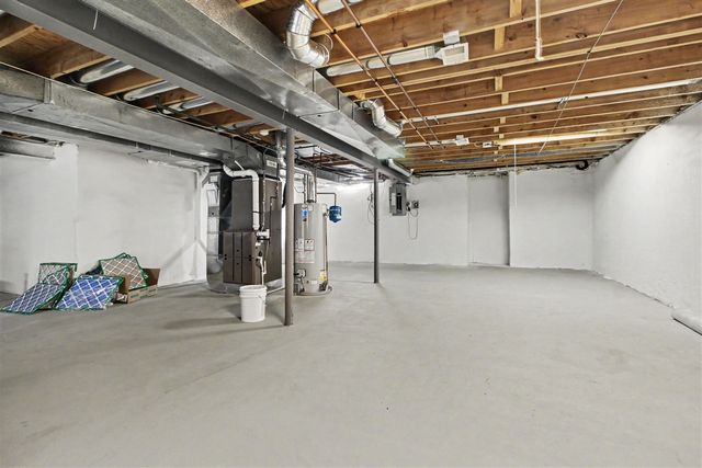 2877 Leslie Park Circle, Ann Arbor, MI 48105