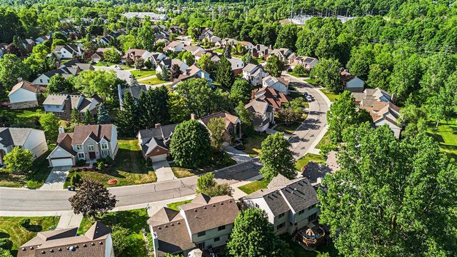 2877 Leslie Park Circle, Ann Arbor, MI 48105